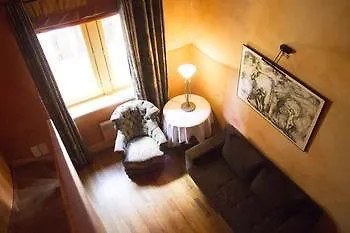 Hotel La Tour Rose Lyon 4*,  Francia