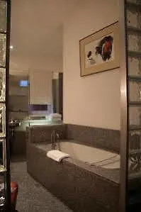 Hotel La Tour Rose Lyon